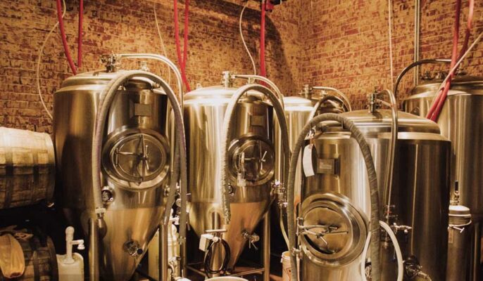 What are the types of craft beer brewing equipment?