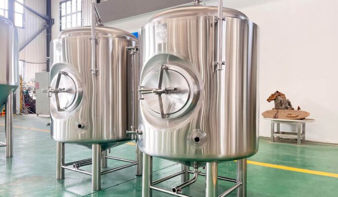 What is a stainless steel water tank and what is its role?